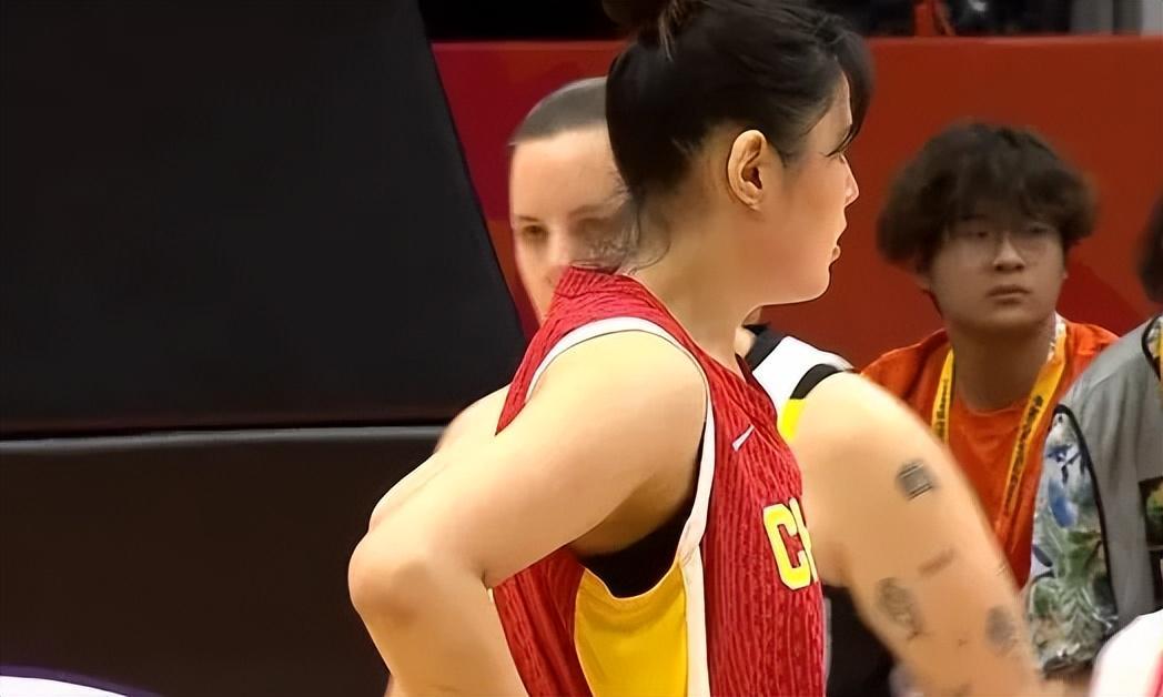 乐鱼体育官方入口-女篮半场惨败比利时！杨舒予张子宇遮羞布，2内狂铁，攻守曝弊端